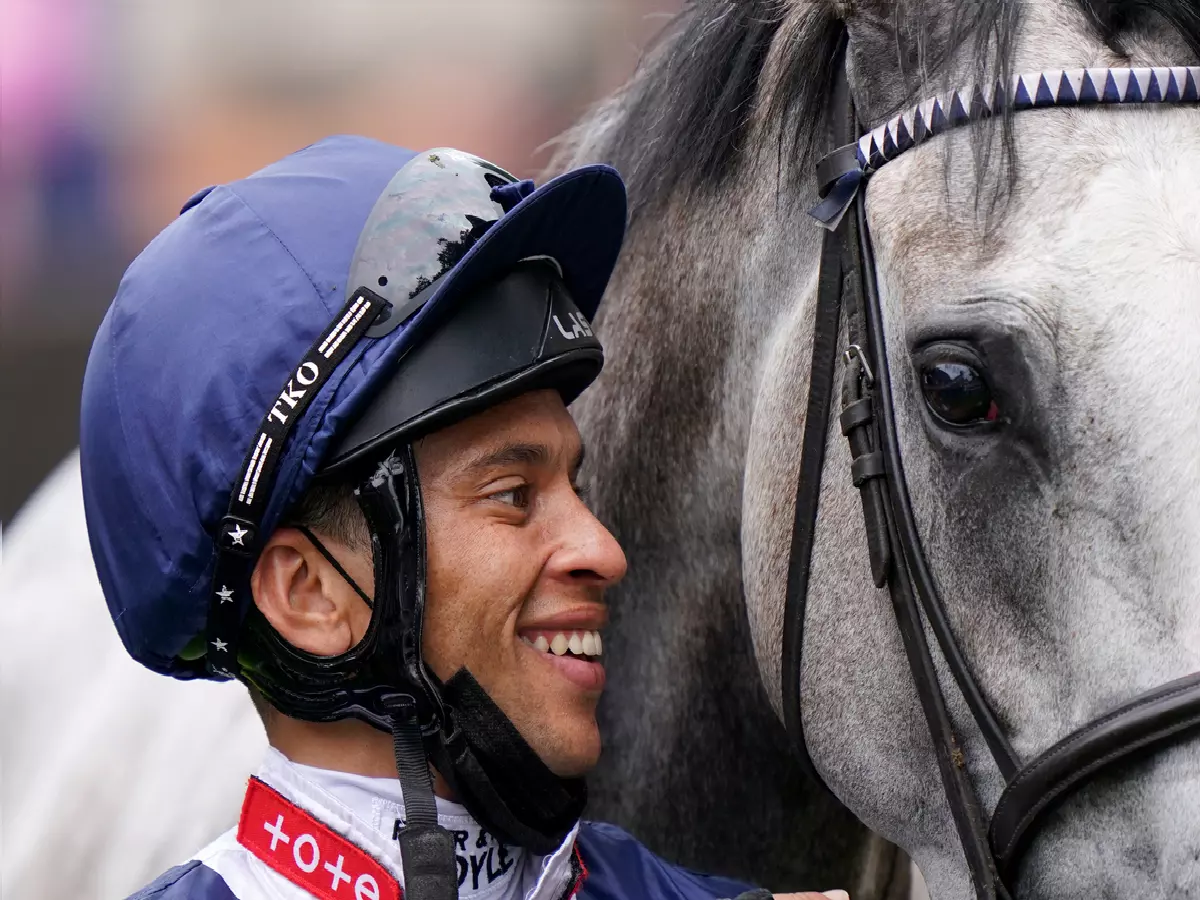 Snow Lantern ridden by Seanlevey wins the Falmouth Stakes