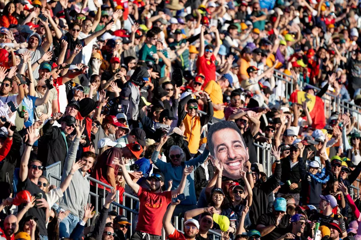 Spectators at Australian F1 Grand Prix 2 Apr 2023