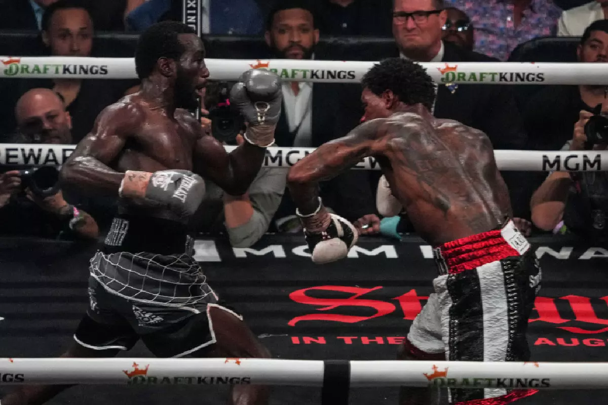 Terence Crawford defeats Errol Spence Jr