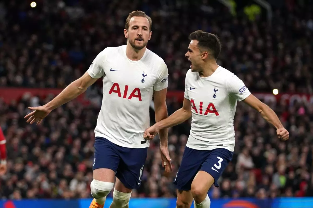 Tottenham Hotspur's Harry Kane (left) celebrates with Sergio Reguilon