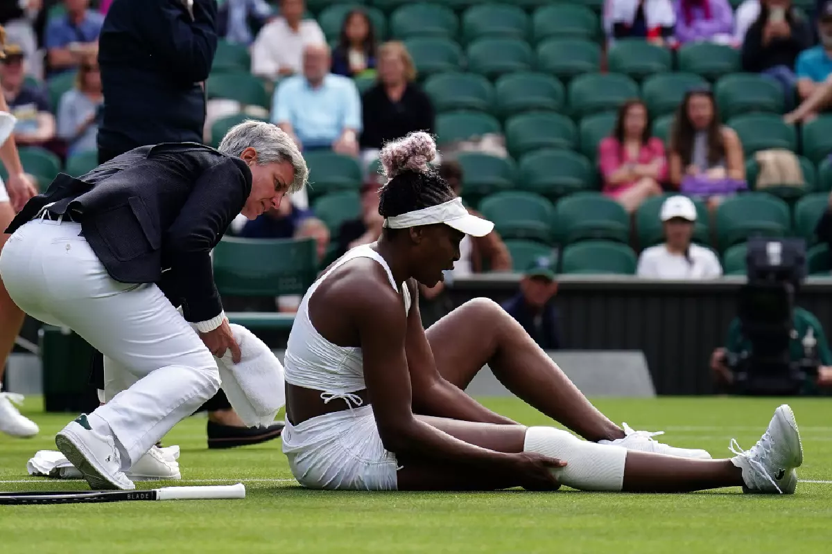 Venus Williams falls at Wimbledon - Jul 2023