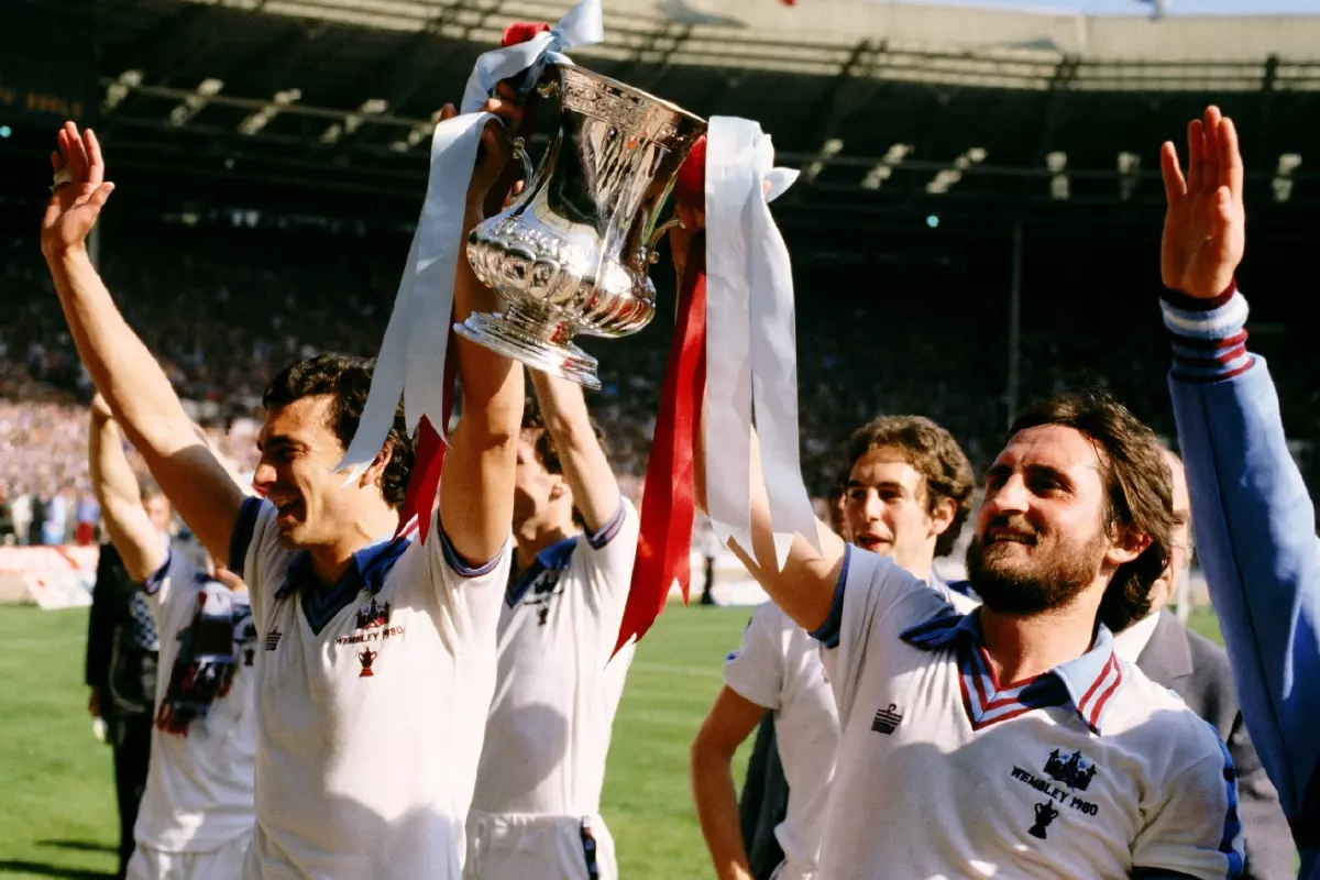 West Ham FA Cup final Brooking Bonds 1980