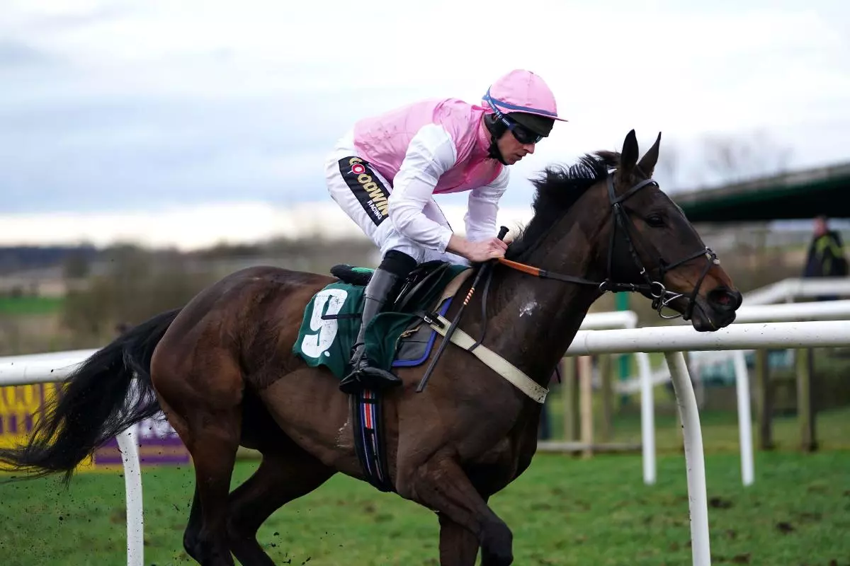 You Wear It Well ridden by Gavin Sheehan wins the Racing Again 1st March Open NH Flat Race at CatterickFebruary 14, 2022