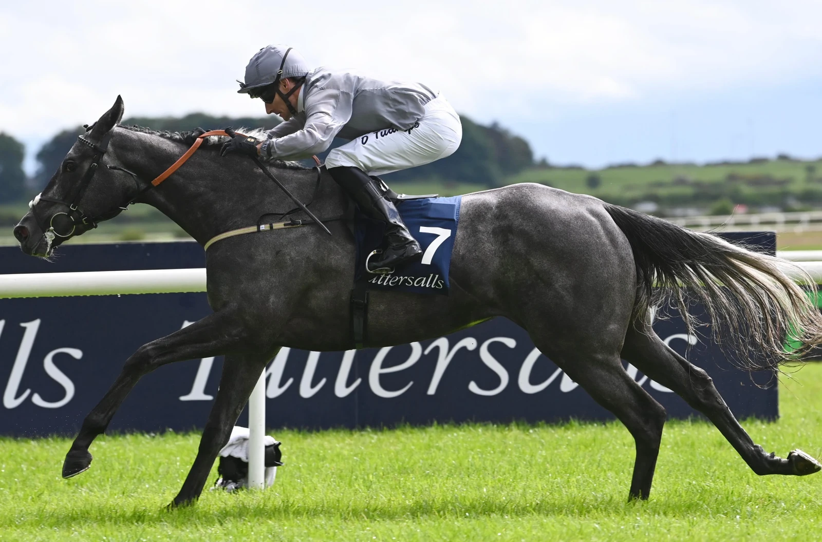 Fallen Angel and Danny Tudhope winning the Tattersalls Irish 1000 Guineas