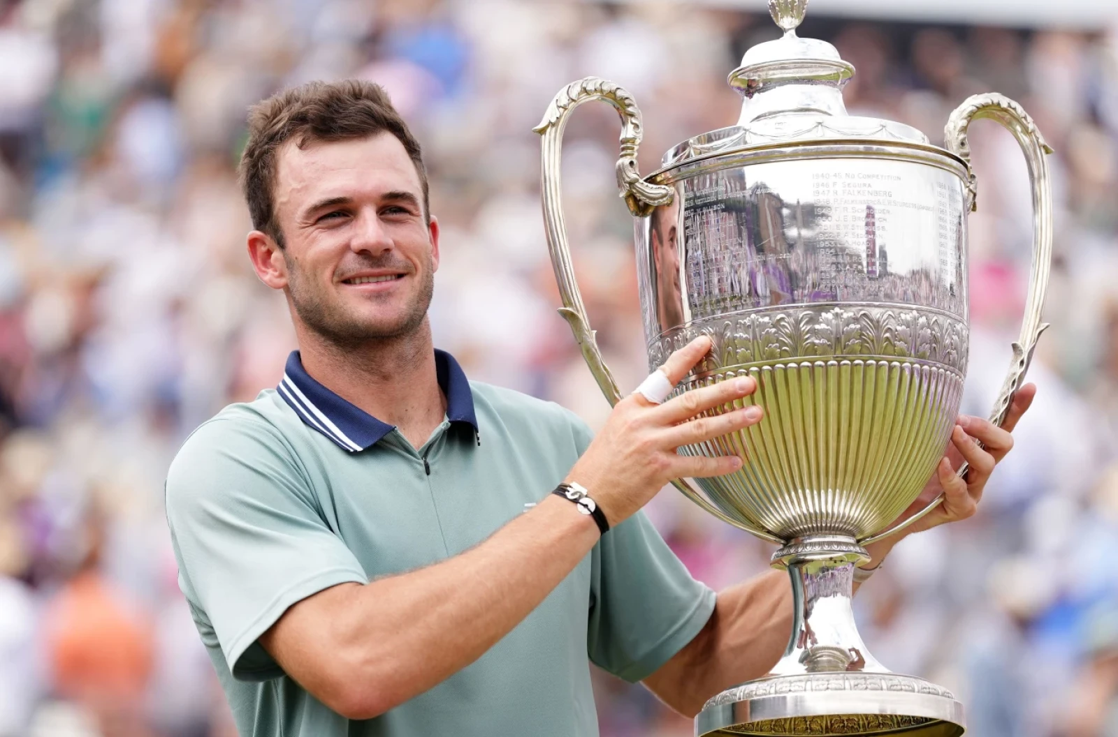 Tommy Paul wins Queen's