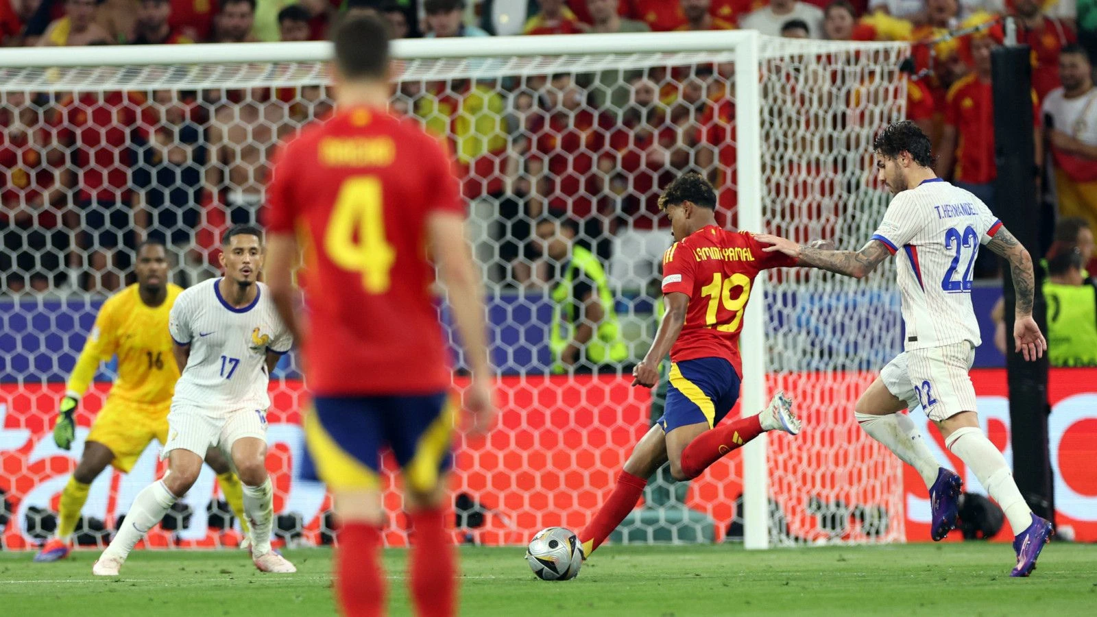 Lamine Yamal goal against France July 9, 2024
