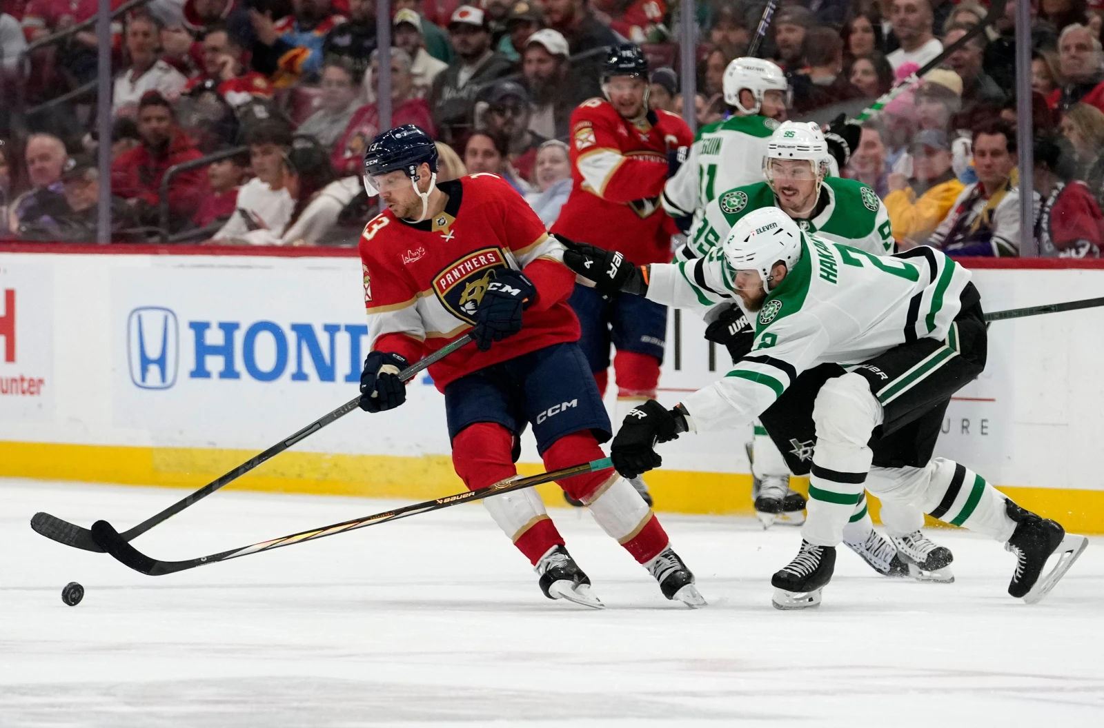Florida Panthers center Sam Reinhart skates with the puck as Dallas Stars