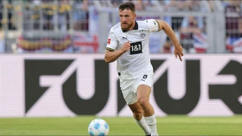 Salih Ozcan playing for Borussia Dortmund