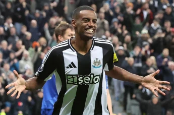 Alexander Isak of Newcastle United celebrates