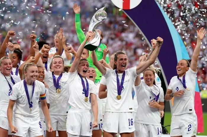 England players celebrate with Euro 2022 trophy