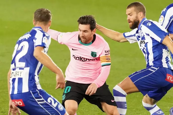 Lionel Messi battles with Alaves players