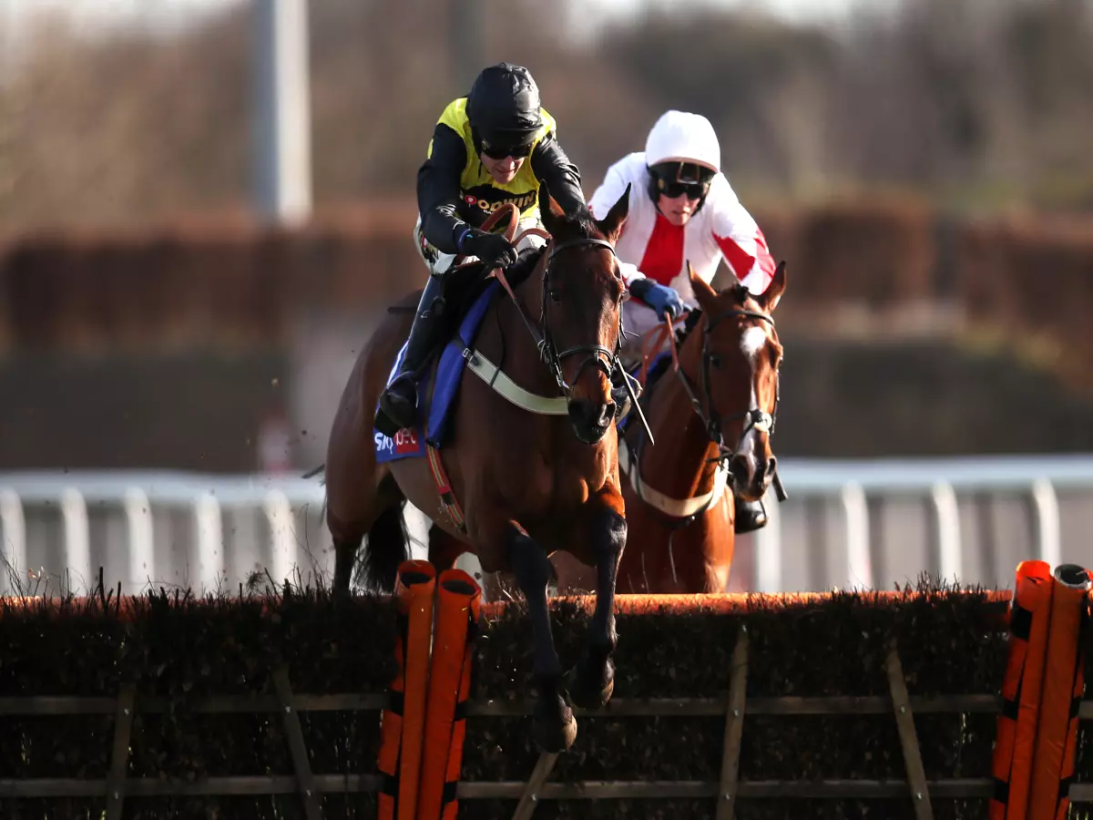 Aucunrisque delivers Dovecote triumph for Chris Gordon