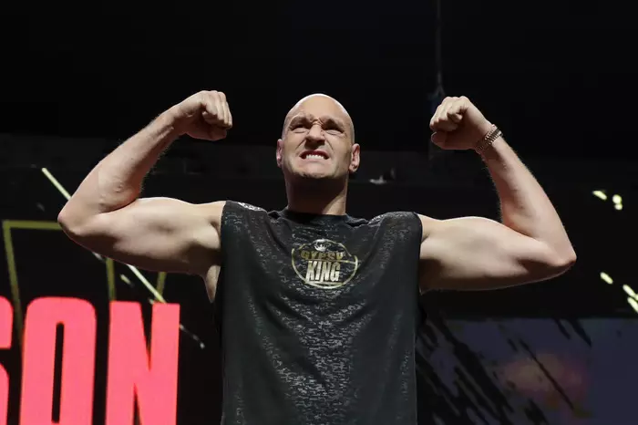 Tyson Fury a stone heavier for fight with Deontay Wilder