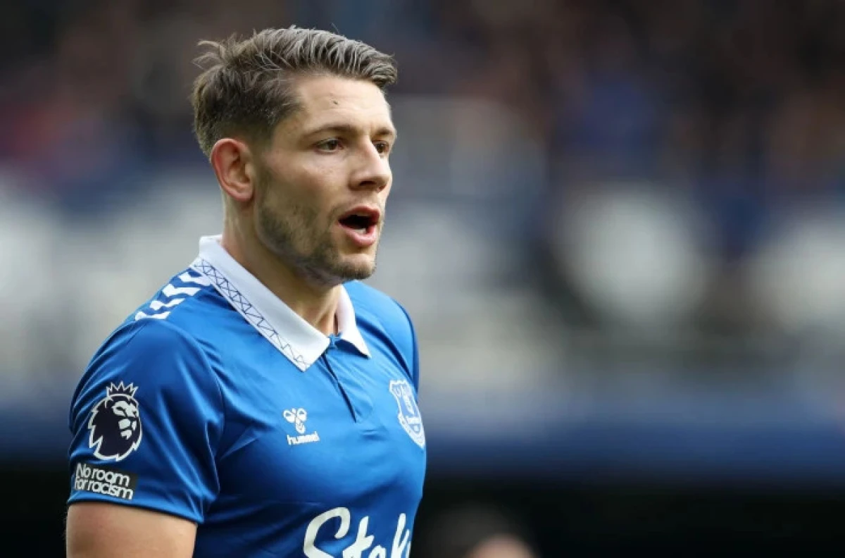 Tarkowski giữ vai trò chỉ huy trong các trận cầu căng thẳng - Khám phá sức mạnh lãnh đạo từ sân cỏ