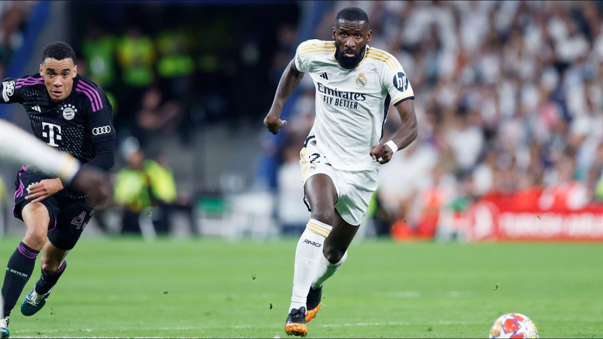 Real Madrid's star defender Antonio Rudiger picks up fans award