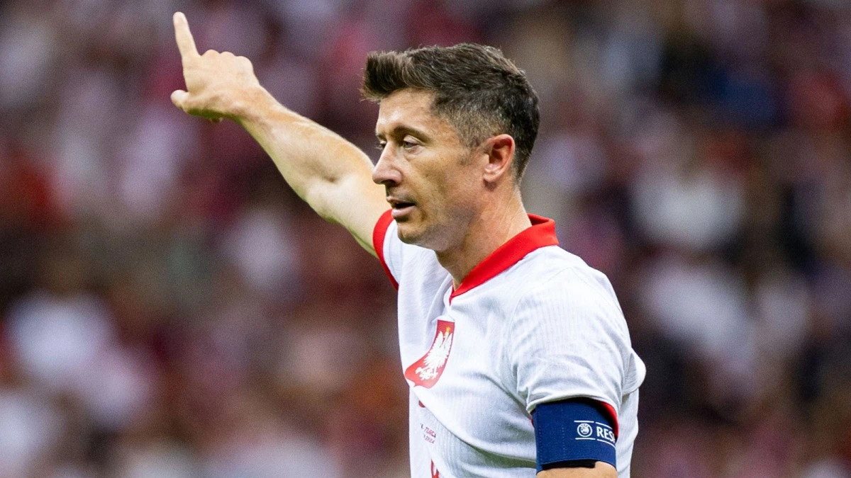 Euro 2024: Poland captain Robert Lewandowski limps off in final warm-up ...