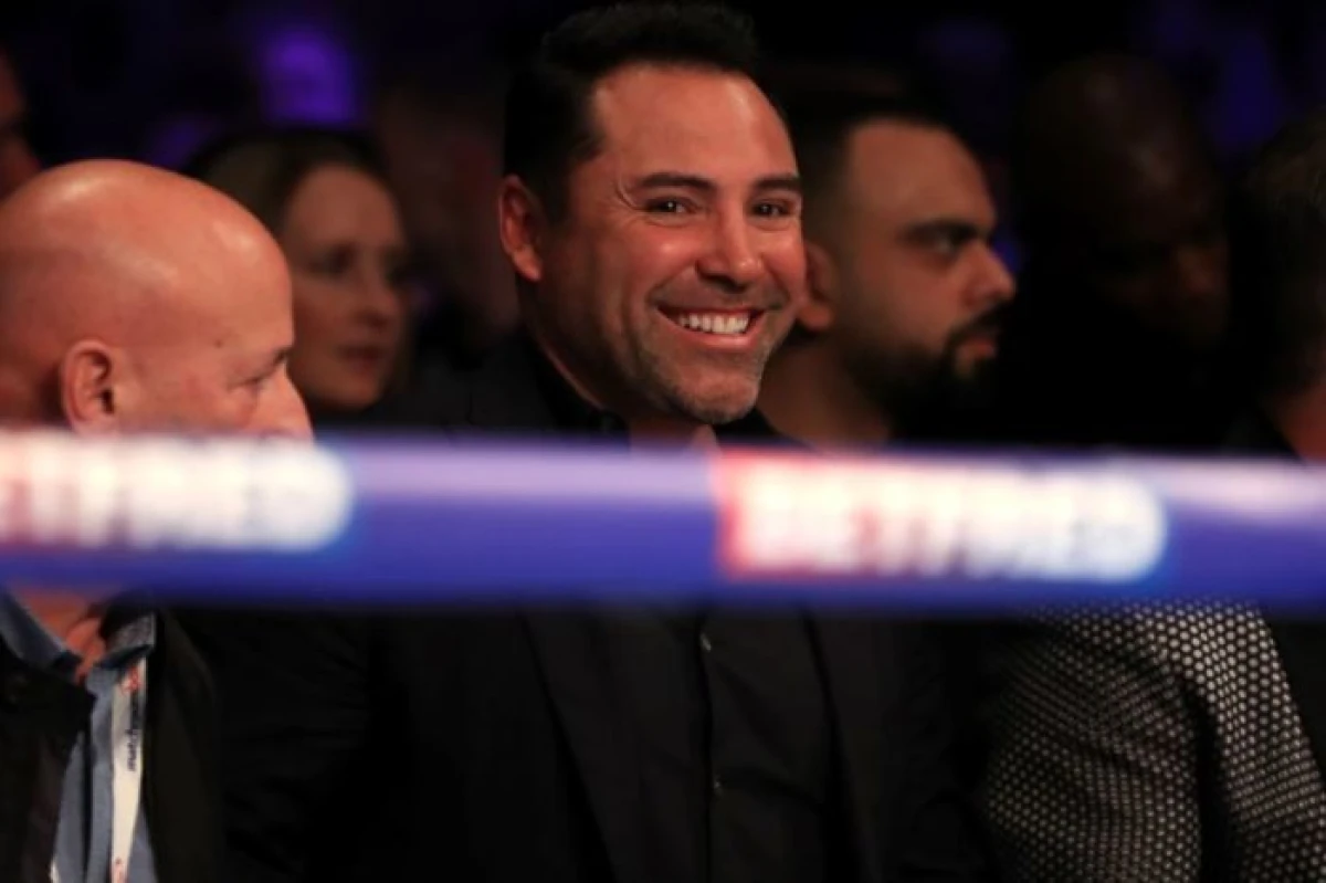 Oscar De La Hoya confirms he is back training ahead of proposed comeback