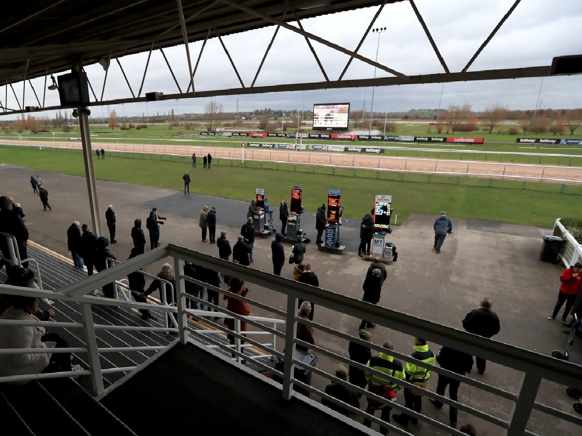 Southwell to launch new Tapeta surface for Tuesday night racing