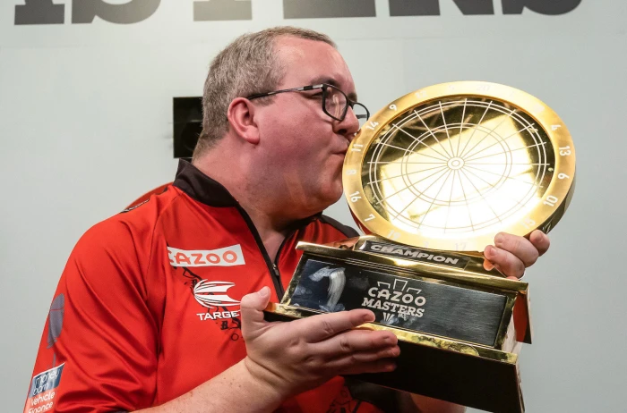 Stephen Bunting with Cazoo Masters trophy