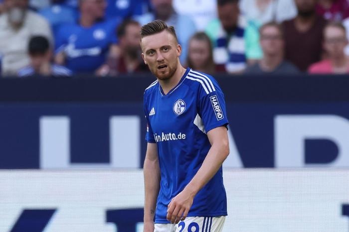 Tobias Mohr in action for Schalke 04