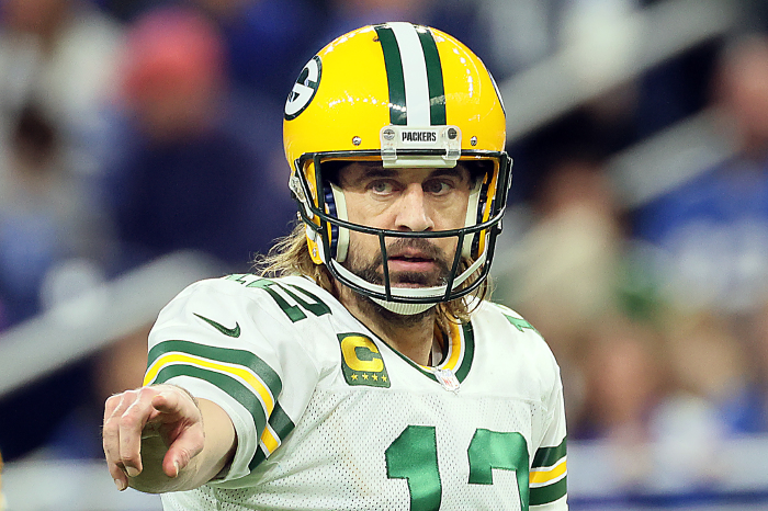 Aaron Rodgers signs a new $200million contract with the Green Bay Packers