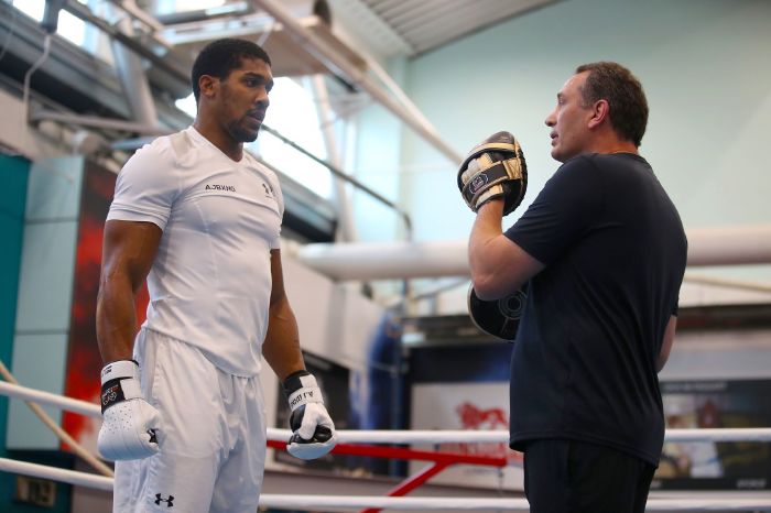 Anthony Joshua claims he will beat Oleksandr Usyk without a trainer