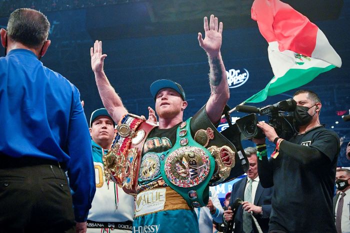 Canelo Alvarez vs Billy Joe Saunders: Mexican unifies with eighth-round stoppage