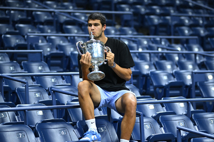 Carlos Alcaraz poses with the US Open trophy
