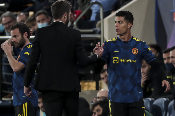 Cristiano Ronaldo shakes Michael Carrick's hand after Manchester United's win in the Champions League