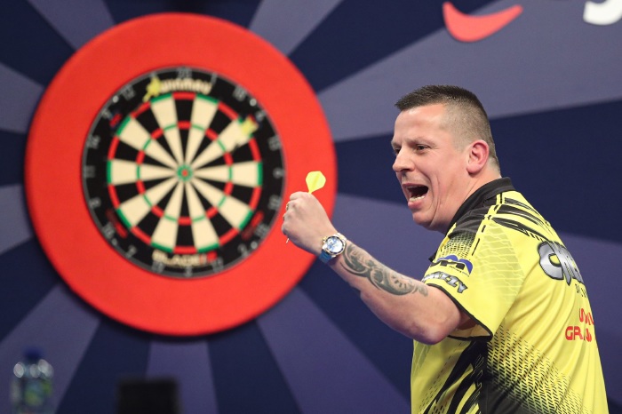 Dave Chisnell celebrates victory over Josh Rock at the Players Championship 25 PDC - October 2022