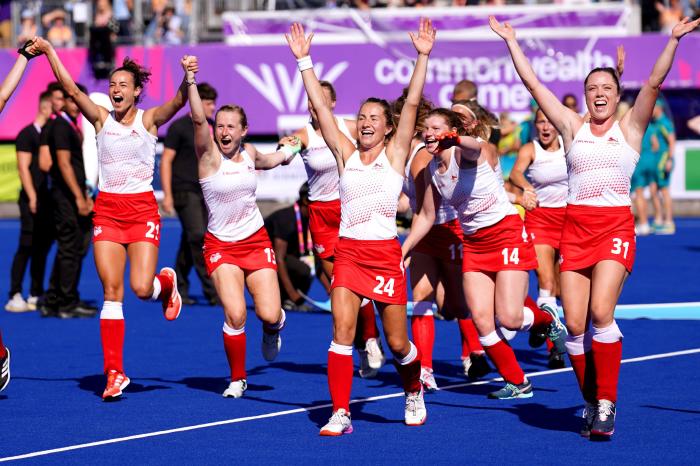 England celebrating hockey gold at Commonwealth Games gold