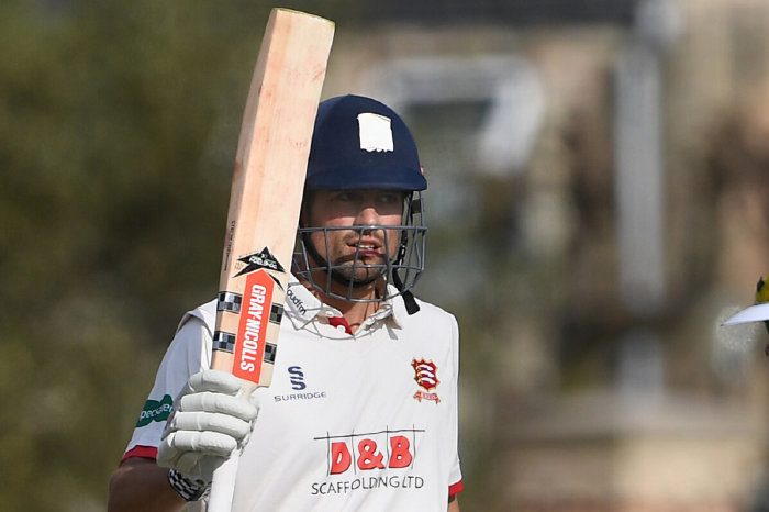 Essex's Alastair Cook signs contract extension