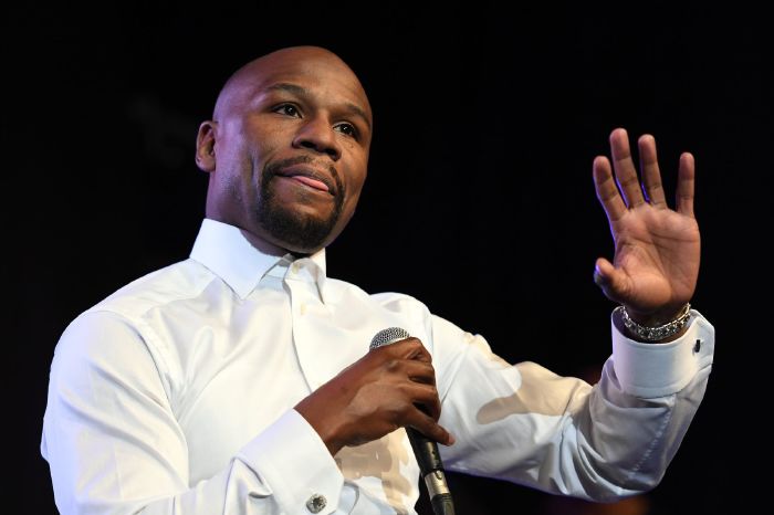 Floyd Mayweather bursts into tears as he's inducted into Hall of Fame
