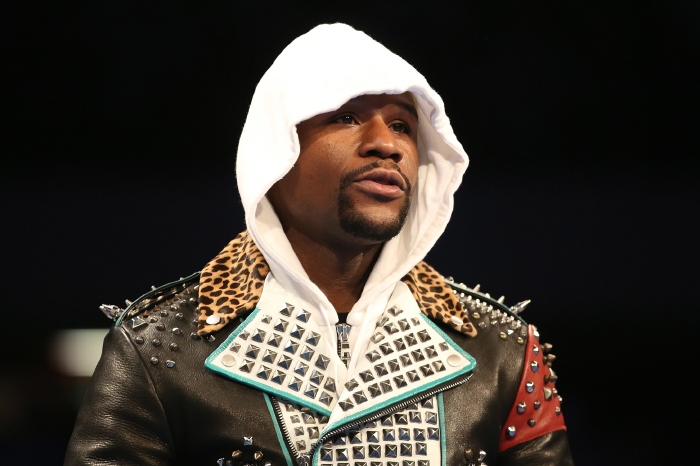 Floyd Mayweather got confronted by Larry Merchant after a controversial win