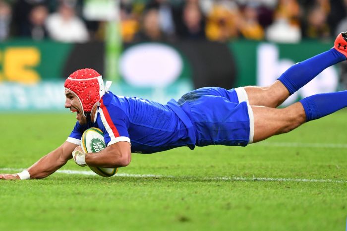 Six Nations: France overcome sloppy start to give Italy 33rd successive defeat