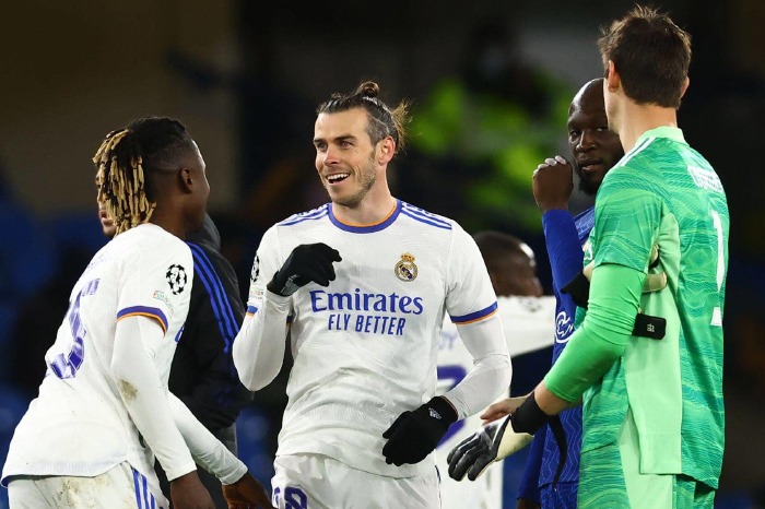 Gareth Bale weighing up shock Cardiff City switch