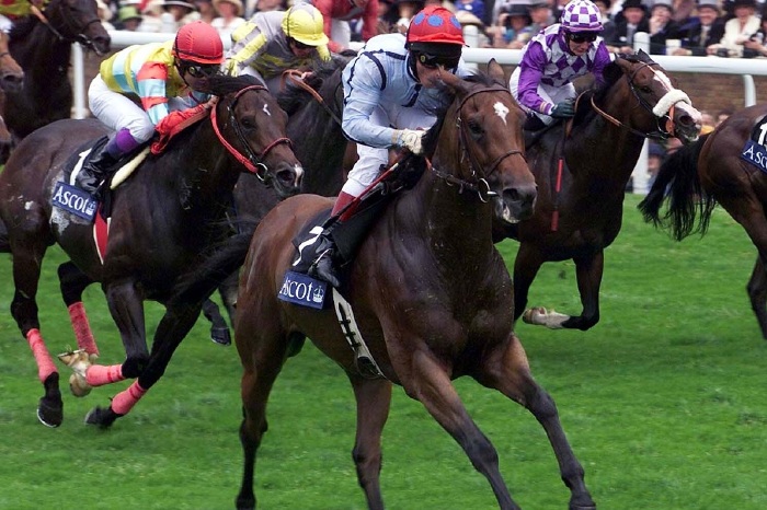 Gerald Mosse and Nuclear Debate (centre) winning the 2000 King's Stand Stakes at Royal Ascot