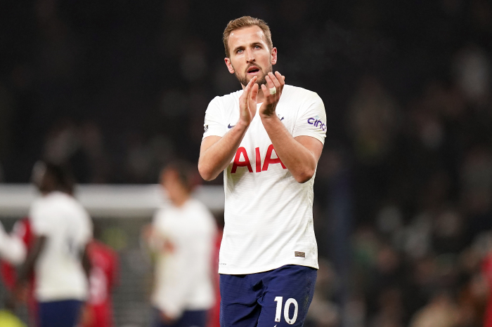 Harry Kane applauds the Spurs fans after beating Crystal Palace