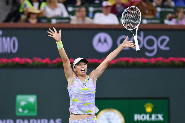 Iga Swiatek won her 11th consecutive match to clinch the Indian Wells title