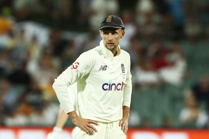 Same old story as batting collapse leaves England on verge of another heavy defeat