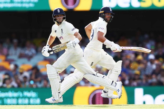 Yorkshire pair unite to propel England back into Test – day three of the Ashes