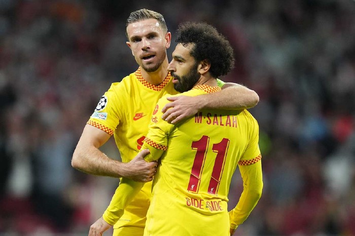 Jordan Henderson and Mo Salah celebrate for Liverpool