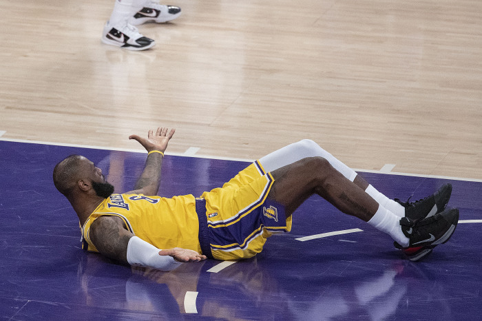 LeBron James and the LA Lakers will miss out on this season's playoffs