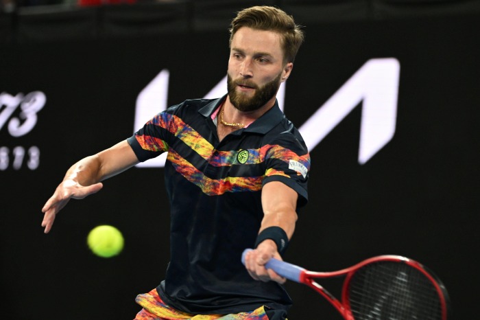 Liam Broady crashes out in French Open qualifying