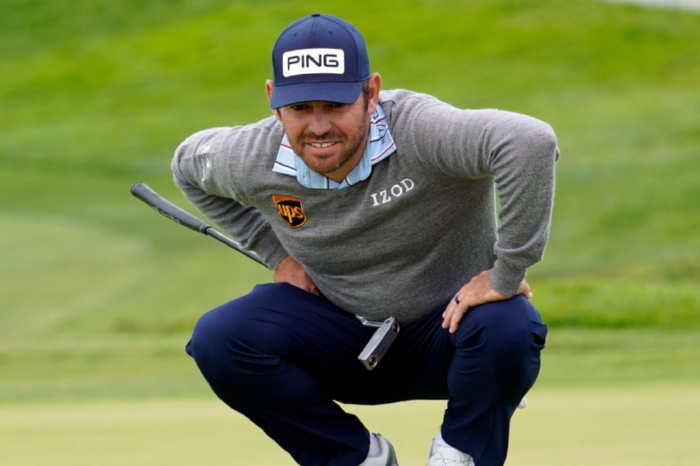 Louis Oosthuizen lines up a putt