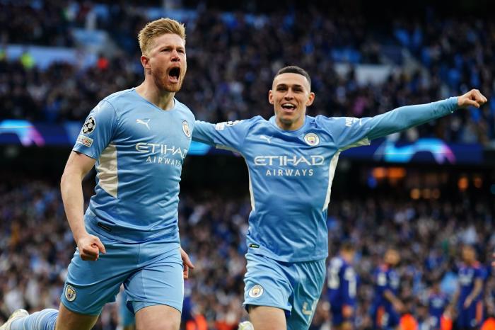 Manchester City's Kevin De Bruyne and Phil Foden