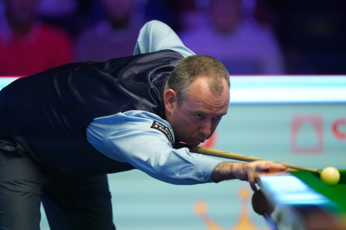 Mark Williams in action against David Gilbert during day three of the Cazoo Masters at Alexandra Palace
