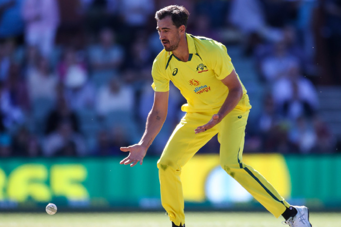 Mitchell Starc drops a catch against England November 2022