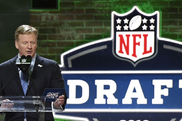 Who will Roger Goodell reveal as the top pick of the 2022 NFL Draft?