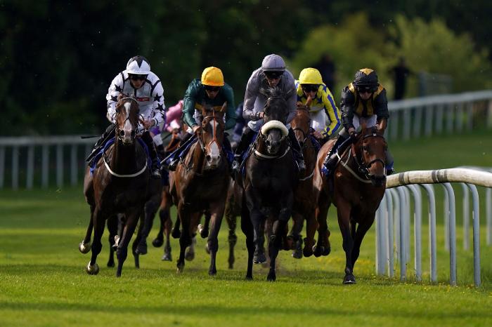 Racing action from Pontefract